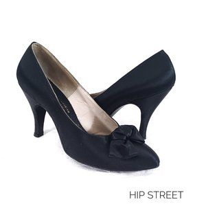 CHANDLERS FRENCH ROOM VINTAGE Satin Bow Pin Up Bombshell Pumps Heels 7 1/2